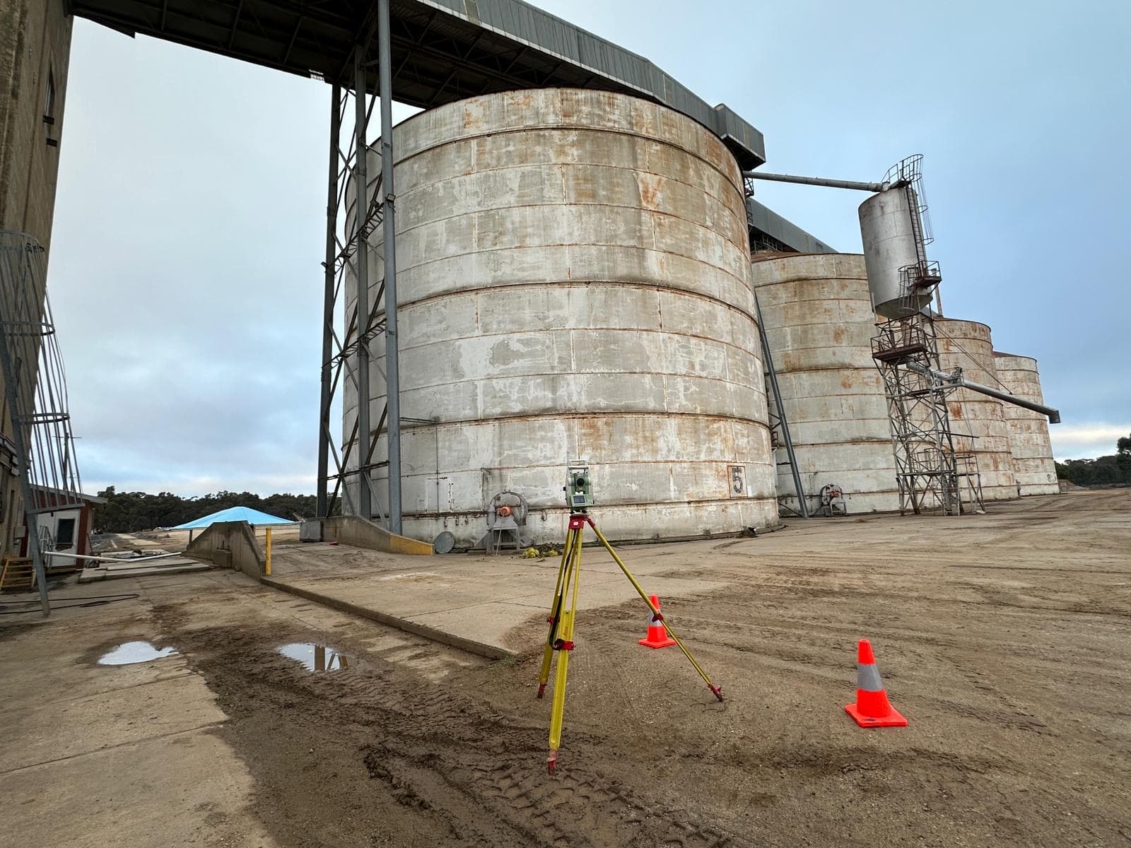 Conformance, volumes and the closeout record, 5D Surveying