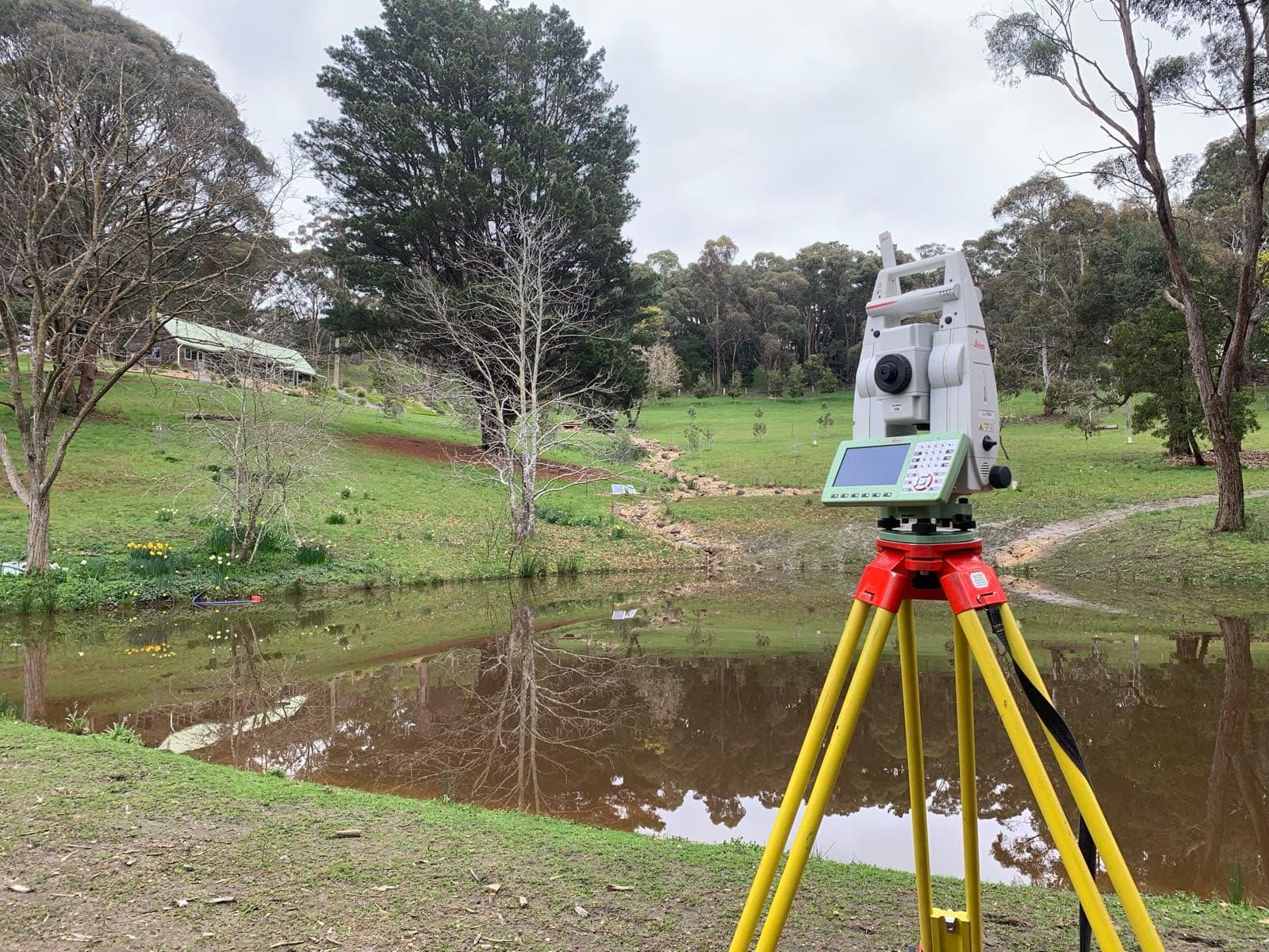 Equipment and expertise working together, 5D Surveying
